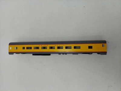 Blue Line HO Gauge Streamlined Union Pacific VTG Passenger Car Incomplete - Image 1 of 4