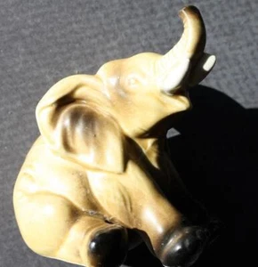 Estatuilla de elefante Lefton H6980 sentado orejas grandes tronco cerámica pintada a mano - - Imagen 1 de 1