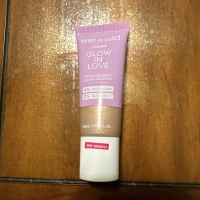 wet n wild Mega Glo Liquid Highlighter Sheer & Buildable 4% Niacinamide-Enric - Image 1 of 4