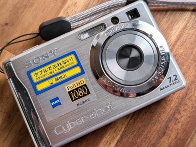Japanese only Sony Digital Camera DSC-W80 Cyber Shot White 3.0x 7.2MP zoom Used - Image 1 of 4
