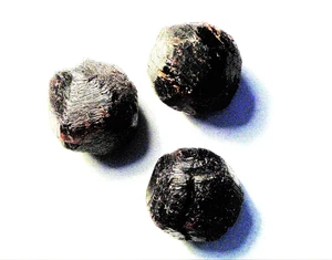 100cts ASSORTED ALMANDINE GARNET CRYSTAL SPECIMEN LOT CHINA # 13 - Picture 1 of 1