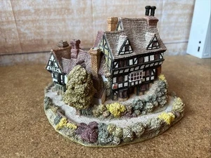 Pre Owned Lilliput Lane Tudor Court No Box Or Deeds Securely Wrapped - Picture 1 of 7
