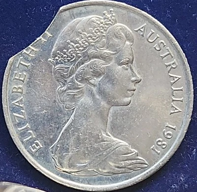 1981 20 Cent Coin - Double Clipped Rim Bite - Error Very Rare in Decimal - Image 1 of 4