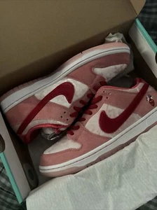 Size UK 8 US 9 - Nike Dunk Low SB x StrangeLove Valentines Day BRAND NEW RARE💗 - Picture 1 of 5