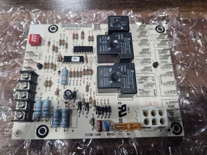 NEW - Lennox Armstrong R40403-003 / 1138-100 Furnace Control Circuit Board - Picture 1 of 2