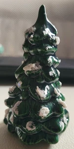 Keramik Immergrüner Baum Schnee 3,25" hoch Weihnachtsdorf Tischplatte Feiertag Dekor - Bild 1 von 3