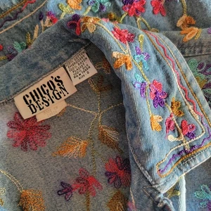 Vintage Chico’s Design Women Size 0 Embroidered Floral Denim Jacket 100% Cotton - Picture 1 of 12