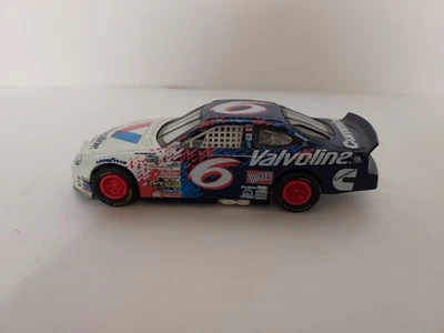 Veículo Hot Wheels 1997 NASCAR Mark Martin #6 Valvoline Ford Taurus 1:24 fundido - Imagem 1 de 4