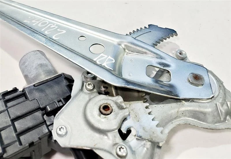 2020 2023 Toyota Camry OEM Passenger Right Rear Window Regulator Electric - Image 1 of 4