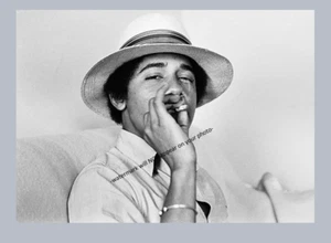 FOTO de Barack Obama Sombrero Fumar Retrato Presidente Genial Look Joven 5x7 Hierba Imagen - Imagen 1 de 2