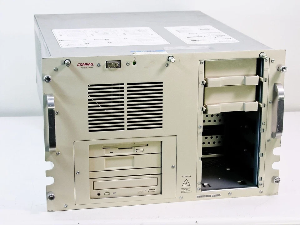 Compaq 2000 Proliant Server Series 3130 - No Hard Drives - As is / For Parts - Image 1 of 4