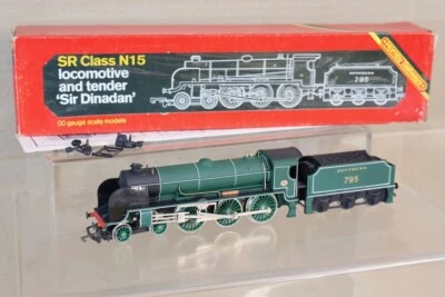HORNBY R154 SOUTHERN SR 4-6-0 CLASS N15 LOCOMOTIVE 795 SIR DINADAN MATT om - Image 1 of 4