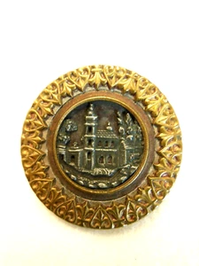 LARGE ANTIQUE METAL PICTURE BUTTON - FANCY TALL BUILDING ARCHITECTURE - 1 3/8” - Picture 1 of 3