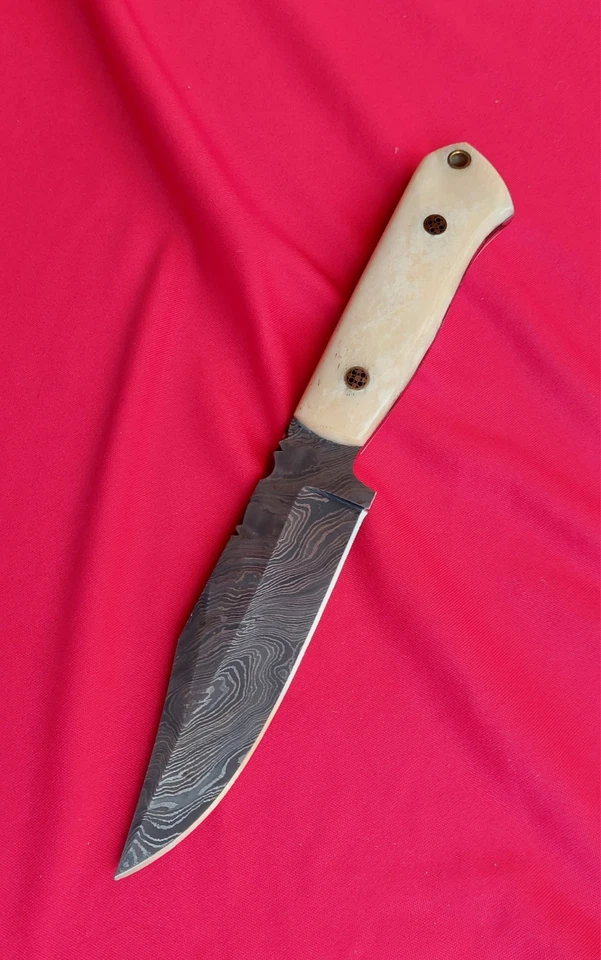 Faca diária 9" CFK feita à mão aço damasco com cabo ósseo, bainha de couro - Imagem 1 de 4