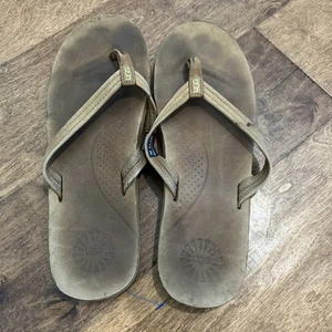 Ugg Women's Brown Leather Thong Flip Flop Sandal Size 9 - Picture 1 of 7