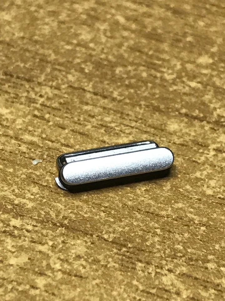 Tasto VOLUME Argento Per IPHONE 6S TASTO PAD - Immagine 1 di 1