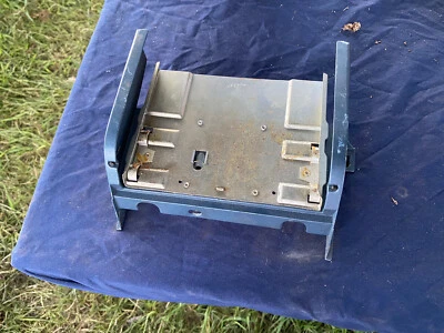 Корпус кронштейна поддона для пепла передней приборной панели 1970 Ford Mustang - Изображение 1 из 4