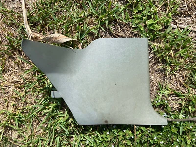 1246880206 GREY RIGHT LOWER KICK PANEL 124 W124 300CE 300E 300TE 300D 300TD E320 Foto 1 de 4