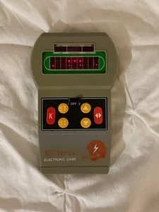 Vintage Maxtron Football Electronic Game Tested And Working With Battery Back - Picture 1 of 7