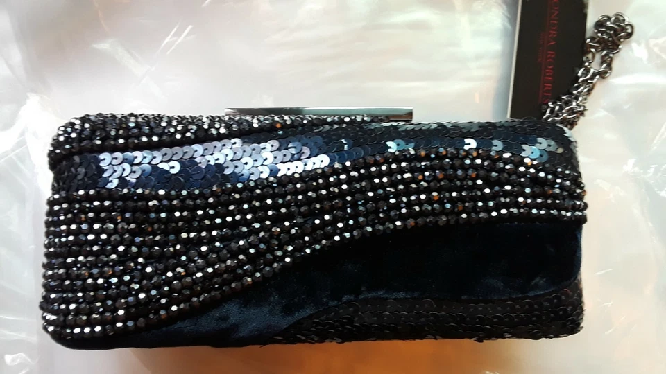 Bolso sin asas Sondra Roberts de lentejuelas con cuentas y cadena negro Foto 1 de 4