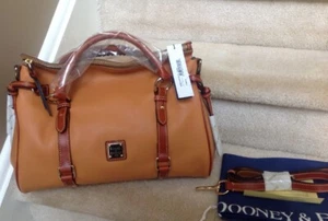 Dooney & Bourke Oberland Medium Umhängetasche in BISCUIT 398 $ - Bild 1 von 7
