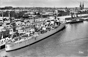 C.P.A / BATEAUX DIVERS / CROISEUR DEVANT LES QUINCONCES A BORDEAUX - Picture 1 of 2