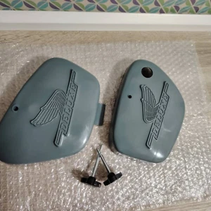 Honda C100 CA100 C102 C50 C65 C70 C90 CM91 Side Cover Deluxe W Latch Knob 1 Pair - Picture 1 of 7
