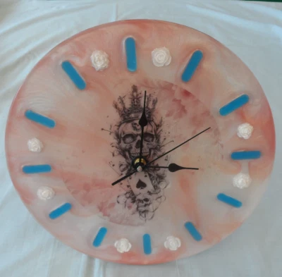 32 см ручной работы круглый резиновый череп + покер карты настенные часы - Изображение 1 из 2