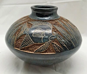 Jose Lopes Gutierrez signierte Kunstkeramik Terrakotta Vase geschnitzt Relief Nicaragua - Bild 1 von 6