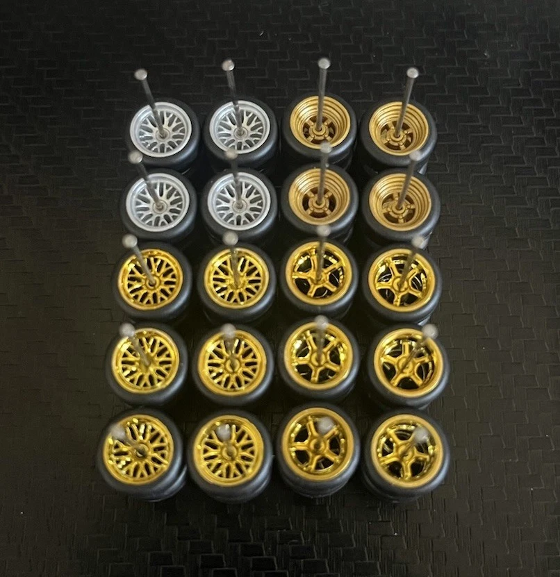 Lote de 10 llantas llantas neumáticos reales mixtas/aleatorias para escala 1/64 Foto 1 de 1