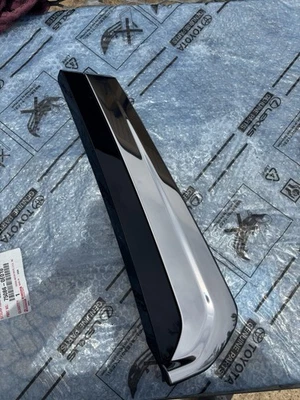 Chevrolet Suburban 2022-2024 lado izquierdo carrocería delantera pilar C fábrica fabricante original nuevo Foto 1 de 4