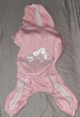 Macacão ADIDOG LISTRADO UMA PEÇA MACACÃO DE ATLETISMO CACHORRO ANIMAL DE ESTIMAÇÃO TAMANHO: M/G ROSA/BRANCO - Imagem 1 de 2