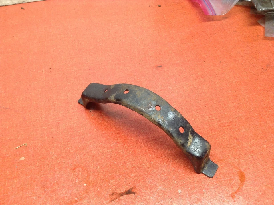 1985 85 HONDA XL 250 REAR FENDER SEAT MOUNT BRACKET - Image 1 of 1