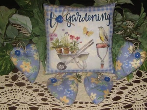 Home Decor Spring Gardening Fabric Sign 4 Hearts Wreath Accents Handmade Gift - Picture 1 of 3