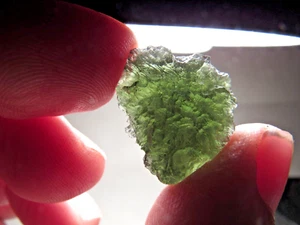 NIEDRIGER PREIS! BESTES ANGEBOT! TRAUMHAFTER FUND! PRACHTVOLLES MOLDAVIT SCHLAGGLAS! 5.8 GM - Bild 1 von 7