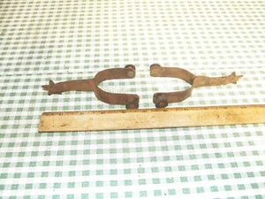 Espuelas metálicas de juguete vintage para niños - Imagen 1 de 2