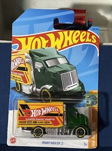 Hot Wheels HIWAY HAULER 2 #130 HW Haulers 5/5 Green & Yellow - Picture 1 of 1
