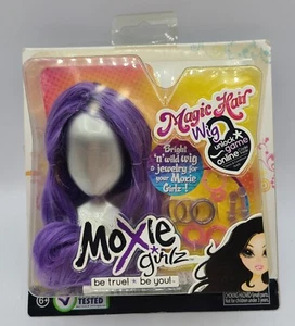 Moxie Girlz Perücke Haare Mode Magie Lila Schmuck Puppe Mädchen Zubehör Neu im Karton - Bild 1 von 6