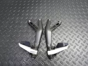22 23 YAMAHA YZF R7 YZFR7 CLAVIJAS TRASERAS DE FÁBRICA OEM CLAVIJAS TRASERAS DERECHA IZQUIERDA - Imagen 1 de 14
