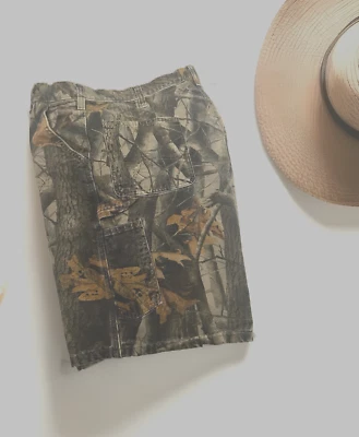 Vintage Carhartt Realtree Camo Shorts Mens Size 40 Green/Brown Camo B191 CMO - Image 1 of 4