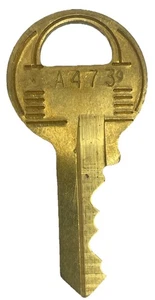 ⭐ Master Lock A473 Replacement Brass Padlock Key - NEW OLD STORE STOCK ⭐ - Picture 1 of 2