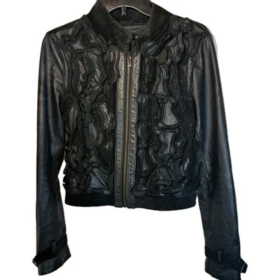 Jaqueta Feminina Edgy Chic Avant-garde Preta Couro BEBE Bombardeiro/Moto Tamanho Médio - Imagem 1 de 4