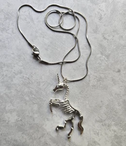 EINHORN SKELETT ANHÄNGER HALSKETTE Silberfarben Schlangenkette. Totenkopf Gothic Punk - Bild 1 von 5