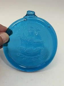Kitras blau gepresstes Kunstglas Schiff geprägtes Ornament Sonnenfänger 3,5 Zoll - Bild 1 von 3