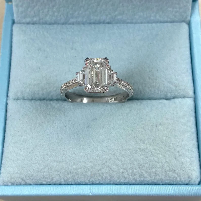 2.20Ct Emerald-Cut VS1 Lab Grown Diamond Solitaire Wedding Ring 14k White Gold - Image 1 of 4