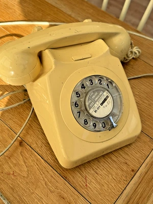 Vintage Cream BT GPO Rotary Dial Telephone 80s Phone Retro Prop - Image 1 of 4