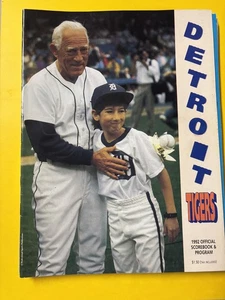 OLD VINTAGE DETROIT TIGERS MLB BASEBALL GAME PROGRAM - 1992 vs BOSTON RED SOX - Picture 1 of 3