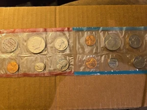 1972 US Mint Set - 11-Coin P&D Uncirculated - Picture 1 of 9