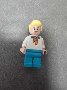 Lego Fred Jones Minifigure scd008 Scooby-Doo Mystery Machine 75902 - Picture 1 of 2