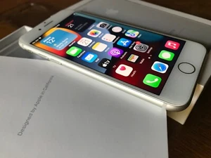 Apple iPhone 7 - 256GB - srebrny (odblokowany) A1778 (GSM) - Zdjęcie 1 z 18